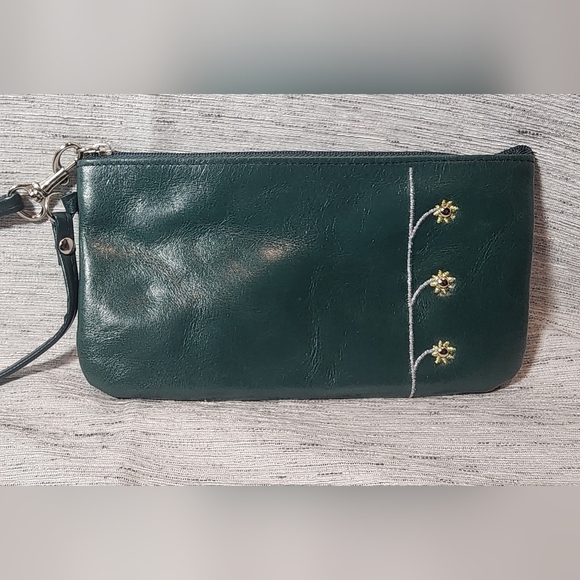 Buxton Handbags - Buxton Green Leather Wristlet Embroidery on Front 90s 7 x 4